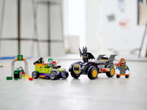 LEGO 76180 DC Batman vs Joker: Batmobil-Verfolgungsjagd. – Bild 9