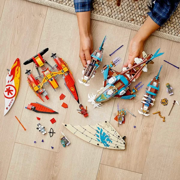 LEGO 71748 NINJAGO Duell der Katamarane Bauset mit 4 Spielzeugbooten und Kai, Jay und Zane Minifiguren – Bild 15