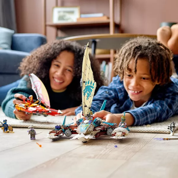 LEGO 71748 NINJAGO Duell der Katamarane Bauset mit 4 Spielzeugbooten und Kai, Jay und Zane Minifiguren – Bild 16